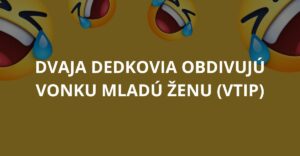 Dvaja dedkovia obdivujú vonku mladú ženu (Vtip)